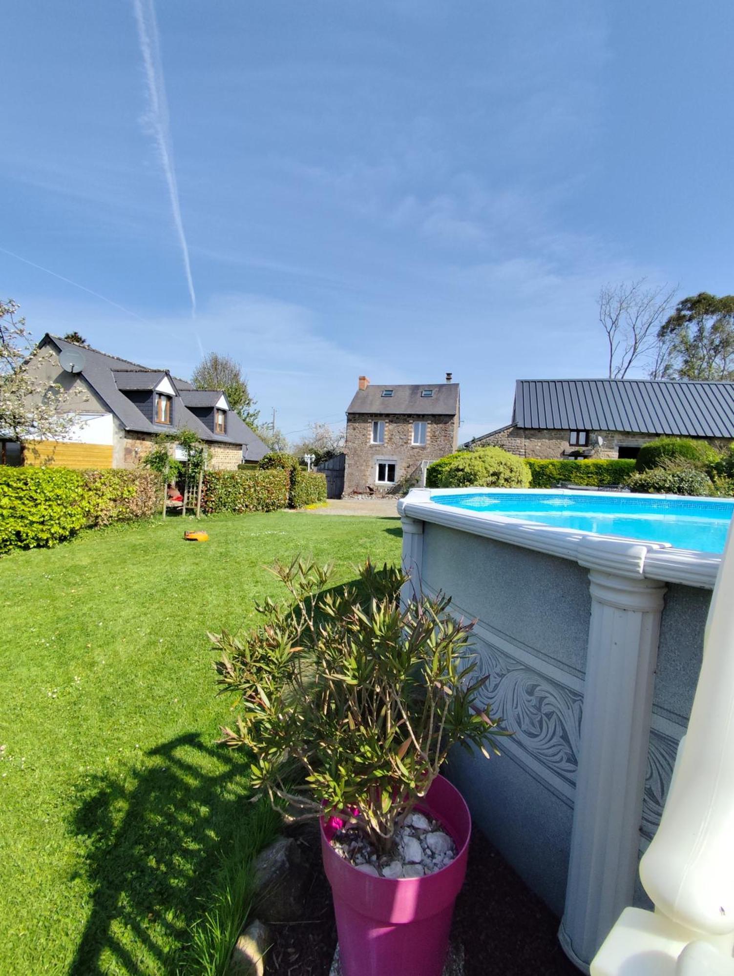 Le Jardin B&B Isigny-le-Buat Exteriér fotografie