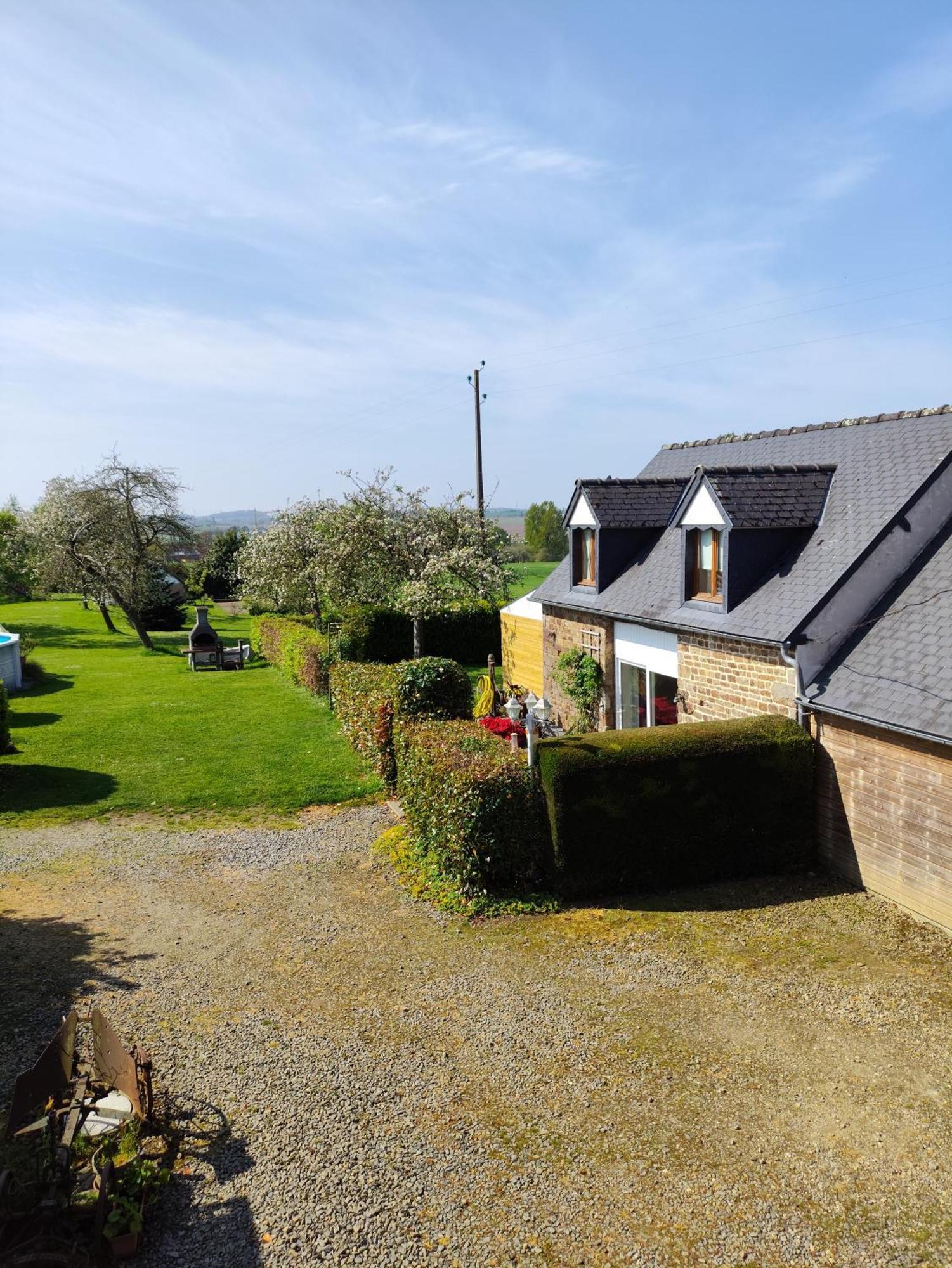 Le Jardin B&B Isigny-le-Buat Exteriér fotografie