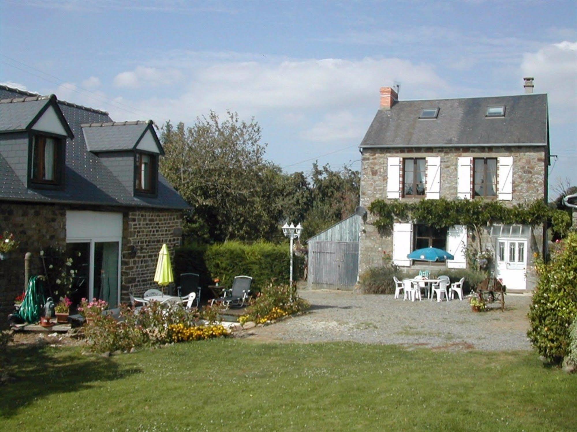 Le Jardin B&B Isigny-le-Buat Exteriér fotografie