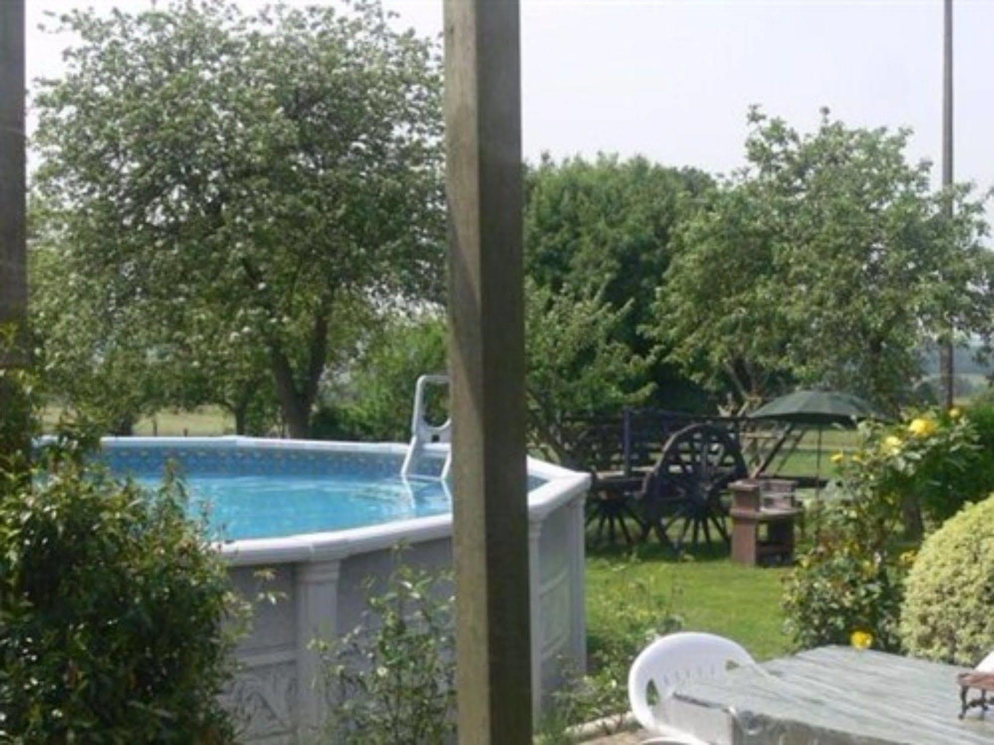 Le Jardin B&B Isigny-le-Buat Exteriér fotografie