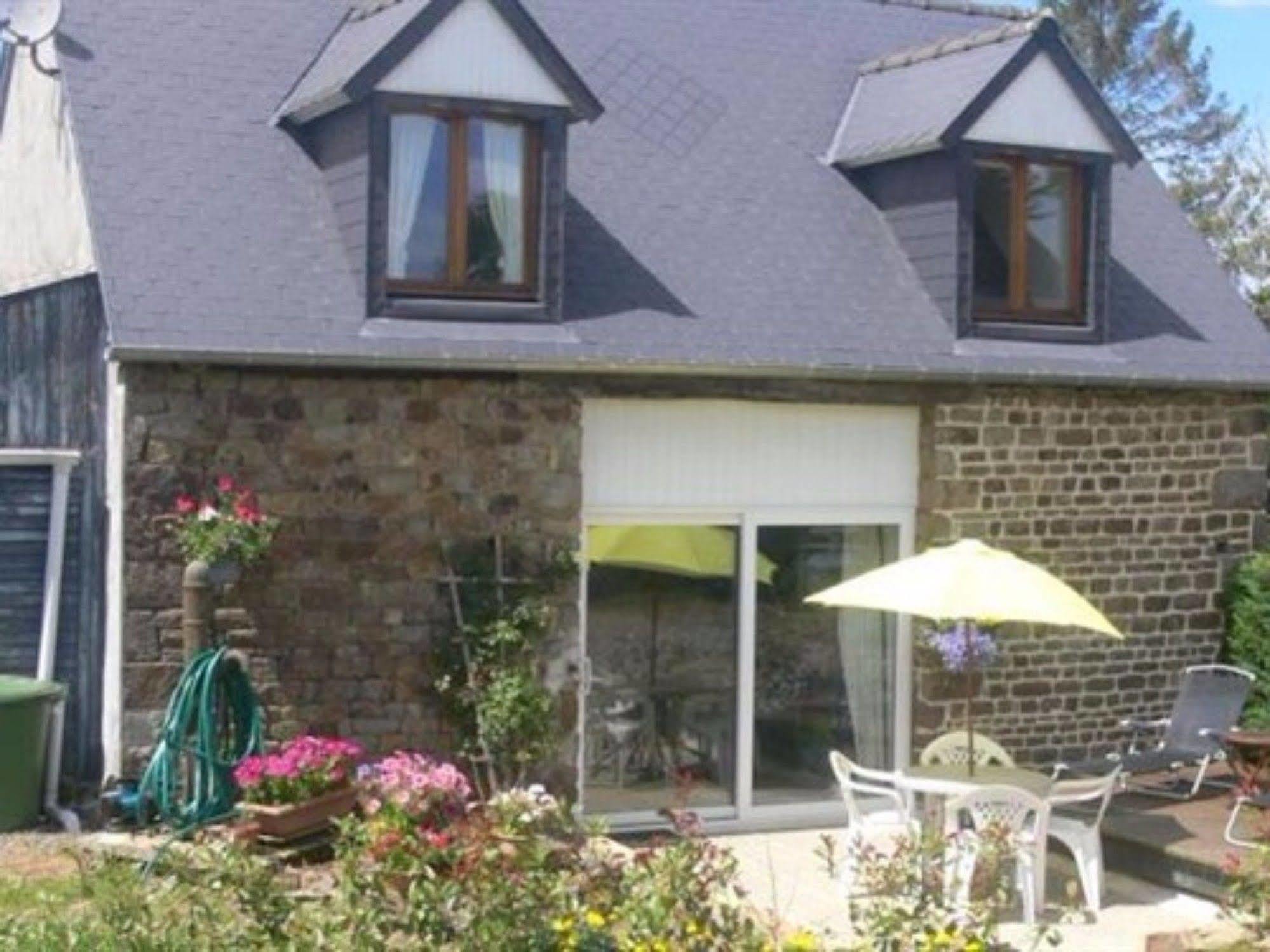 Le Jardin B&B Isigny-le-Buat Exteriér fotografie
